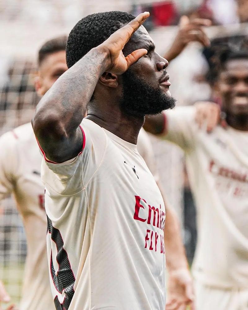 足球报：柔佛新山疑似使用停赛球员，海港队尚未确定是否上诉