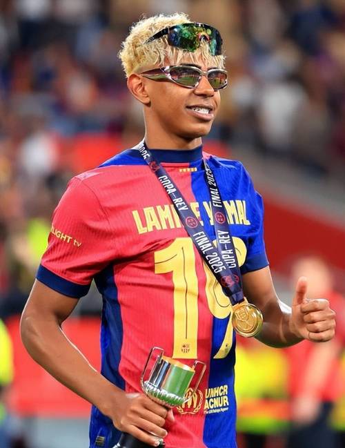 曼联球星表现亮眼，巴萨考虑买断拉什福德，利物浦遭绝平，阿森纳惨败维拉。