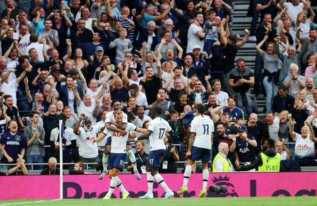 马卡：贝林厄姆现在踢的是团队足球，皇马已经离不开他（马卡：团队型贝林厄姆已成皇马不可或缺）