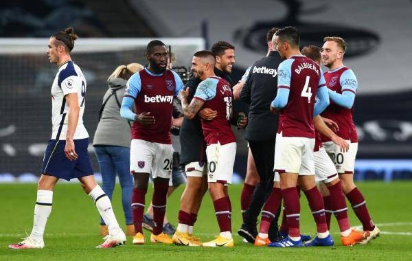 TA：萨拉赫预计冬窗将留在利物浦 埃利奥特合同不含召回条款（TA：萨拉赫预计冬窗留队利物浦，埃利奥特租借合同无召回条款）