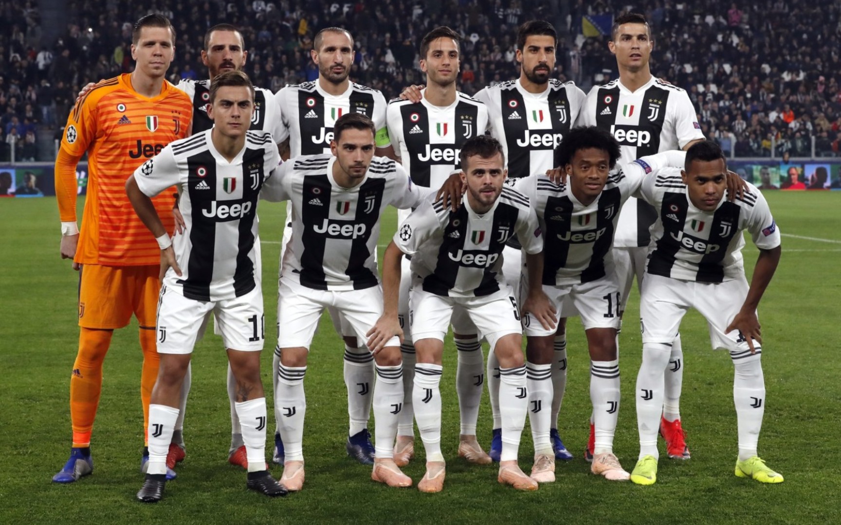 荷甲半场：范德霍恩争议破门，乌德勒支暂1-0埃因霍温（荷甲半场战报：范德霍恩争议进球，乌德勒支暂时1-0领先埃因霍温）