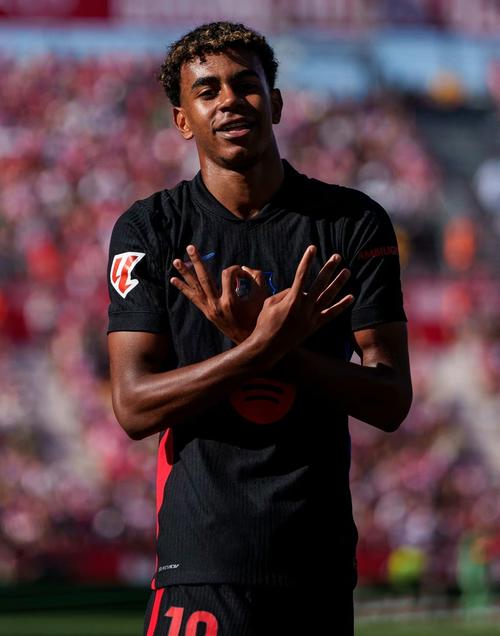 迪马：迪巴拉退烧后参加全队合练，安赫利尼奥也参加了合练