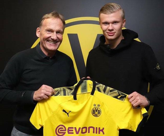 足球报：海港有意杨希，徐彬留洋仍存不确定，西海岸资金有困