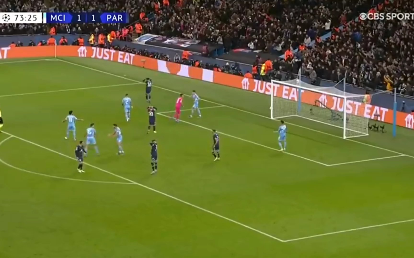 诺伊尔送礼+凯恩隐身！阿森纳3-1拜仁揭秘：欧冠5连胜靠的真是玄学？