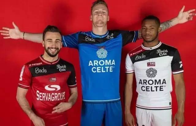 第四次，曼联错失进入欧冠区的机会。（曼联第四次与欧冠区擦肩而过）